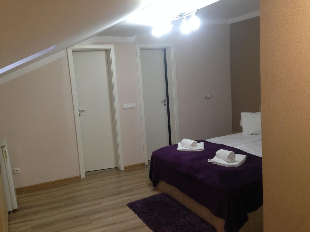 Pensiune Casa Clara *